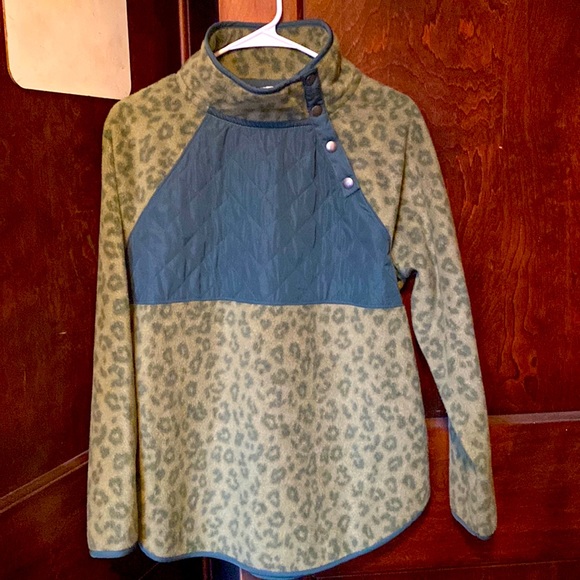 J. Crew Green Leopard Sweatshirt size M - Picture 3 of 3